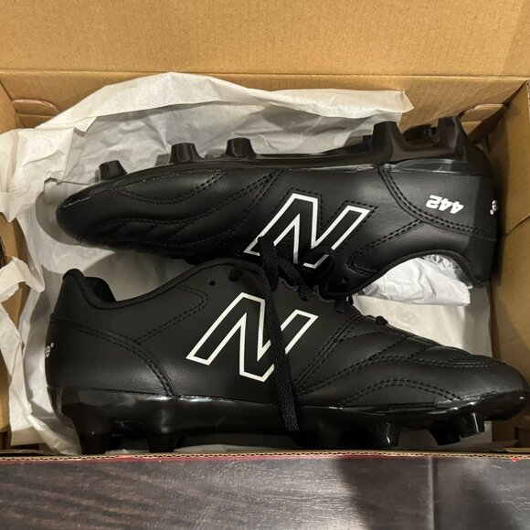 New Balance Soccer Cleats Black - Size 3Y (WIDE) - Picture 2 of 4